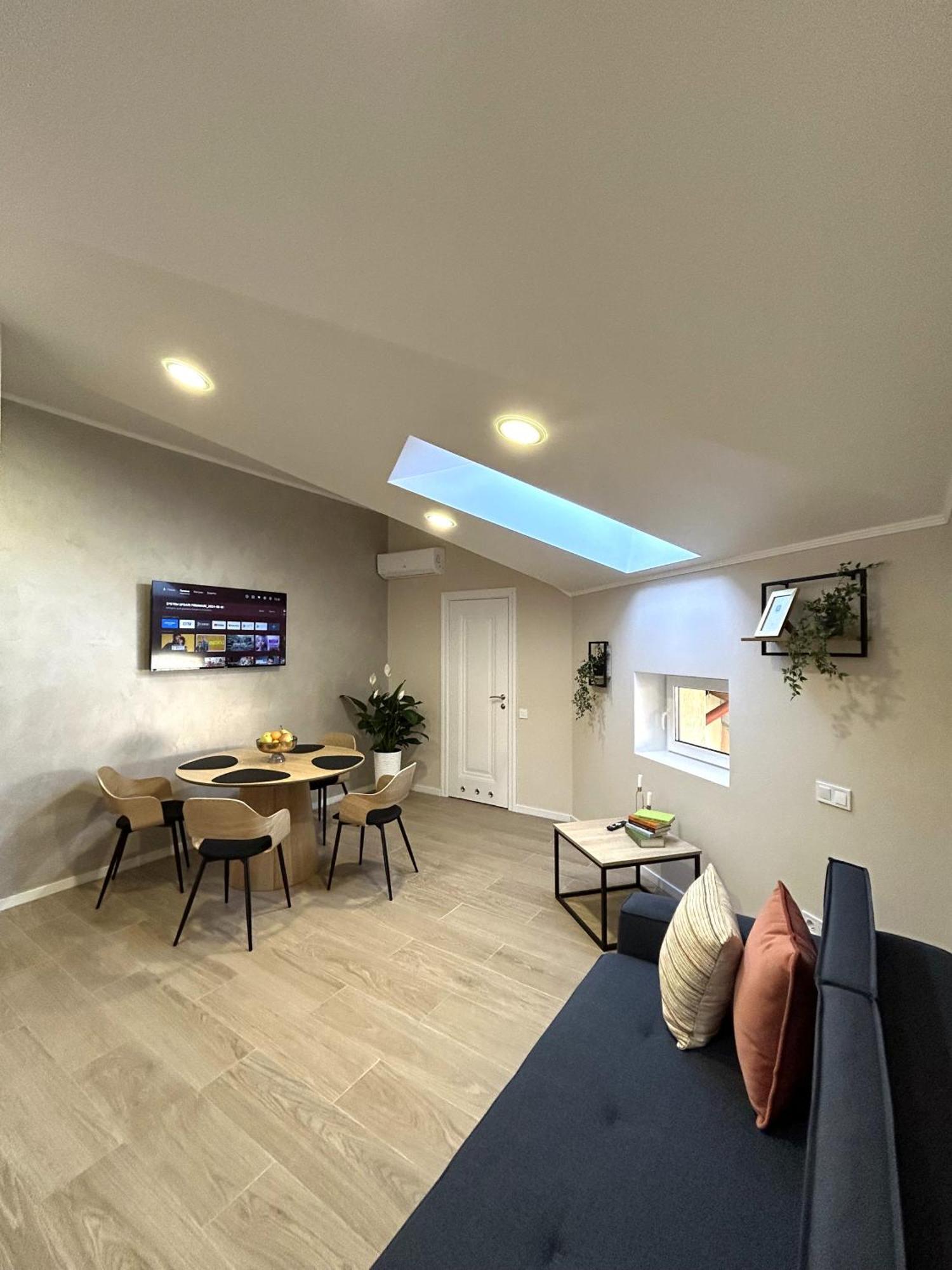 Modern Apartment In The City Center Lviv Extérieur photo