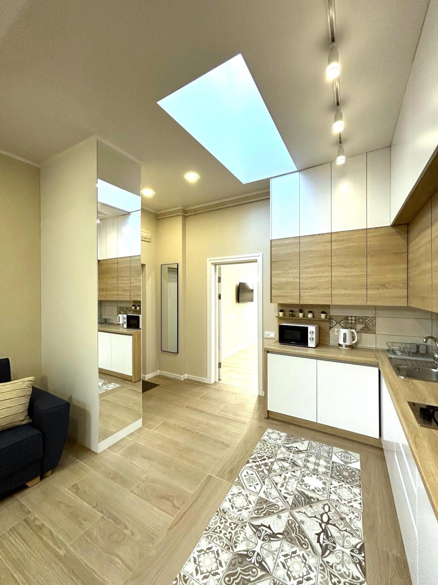 Modern Apartment In The City Center Lviv Extérieur photo